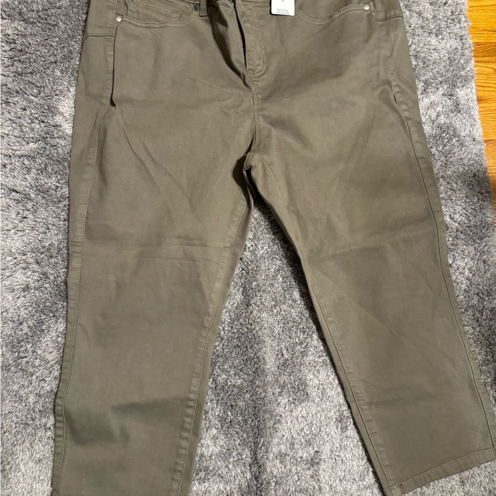 🌻🌻🌻🌻TORRID CROP BOMBSHELL SKINNY DUSTY OLIVE 🫒 Color🌻🌻🌻🌻